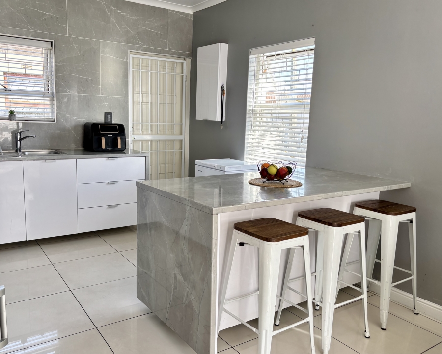 3 Bedroom Property for Sale in Rondevlei Park Western Cape